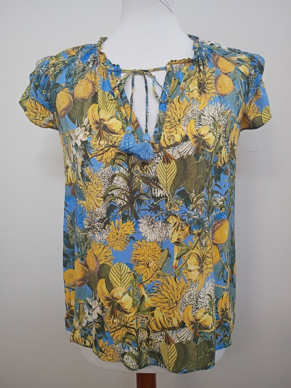 Summer Top Rose and Olive Short Three Tier Butterfly Sleeve Top Size L